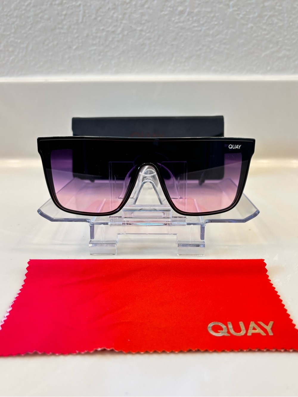 QUAY NIGHTFALL 1212 Men's Oversized Shield Sunglasses Black Frame Purple Lens